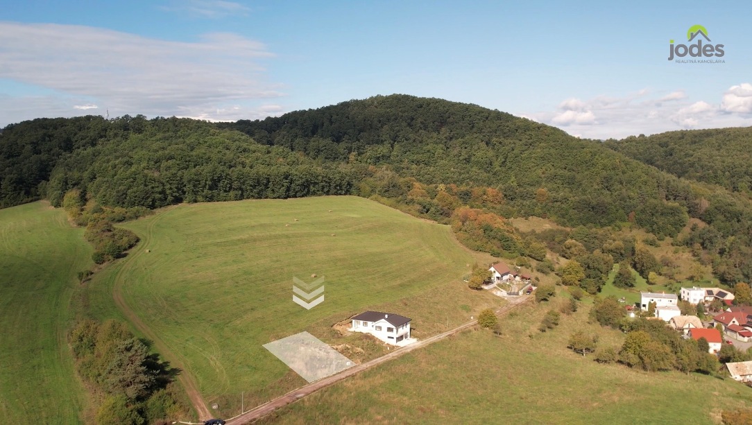 AKTUÁLNE -NA PREDAJ SLNEČNÝ POZEMOK S KRÁSNYM VÝHĽADOM V OBCI BREZINY